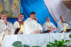 instalarea-noului-paroh-pavel-parohia-romano-catolica-berzunti-1172.jpg