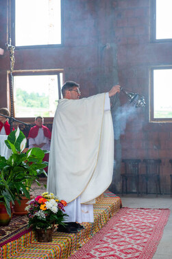 instalarea-noului-paroh-pavel-parohia-romano-catolica-berzunti-1185.jpg