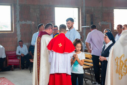 instalarea-noului-paroh-pavel-parohia-romano-catolica-berzunti-1202.jpg