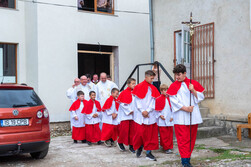 instalarea-noului-paroh-pavel-parohia-romano-catolica-berzunti-1216.jpg