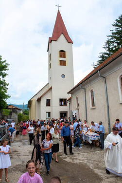 instalarea-noului-paroh-pavel-parohia-romano-catolica-berzunti-1221.jpg