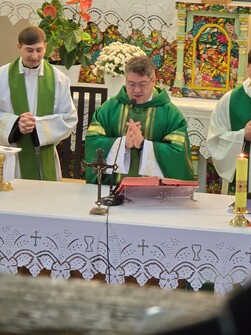 sfintirea-mormintelor-parohia-romano-catolica-berzunti-1455.jpg